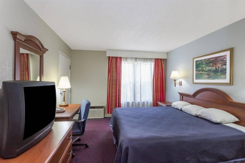 Baymont By Wyndham Lake Park Valdosta I75 Екстер'єр фото